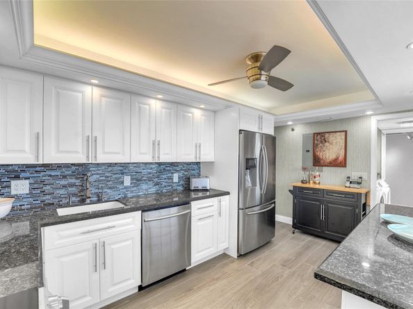 4015 W Palm Aire Dr 703, Pompano Beach FL 33069