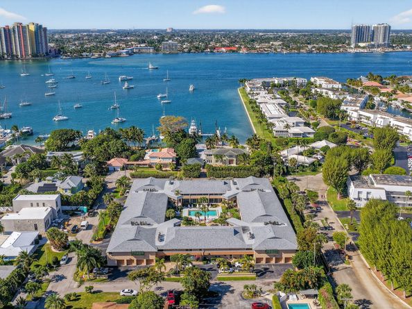 1100 Surf Road 201, Singer Island FL 33404
