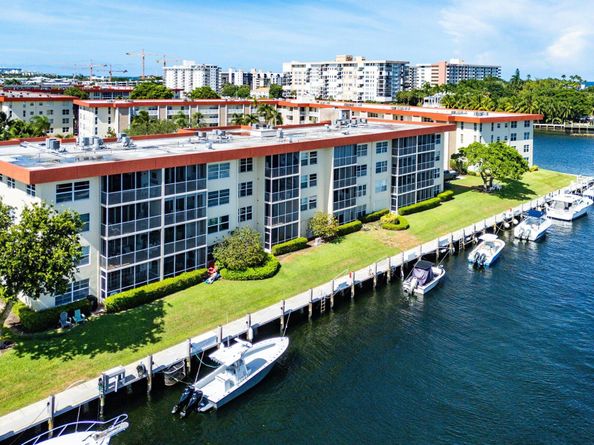 3050 NE 48th Court 402, Lighthouse Point FL 33064