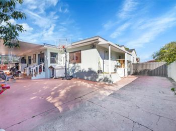 462 E 39th Street