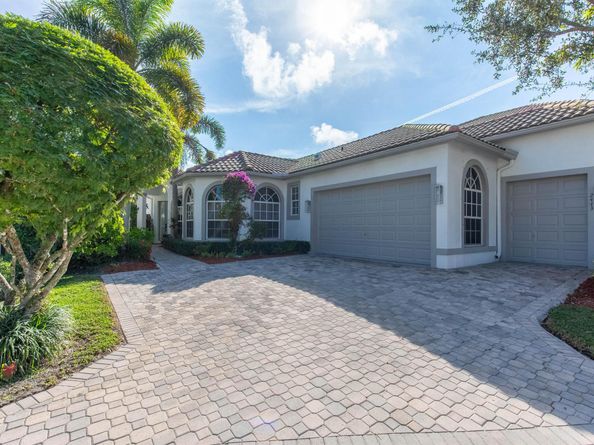 2443 Players Court, Wellington FL 33414