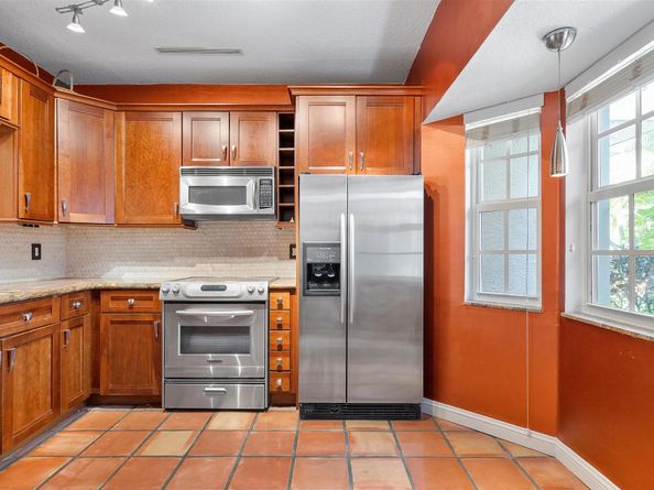 610 SE 14th Ct 6, Fort Lauderdale FL 33316