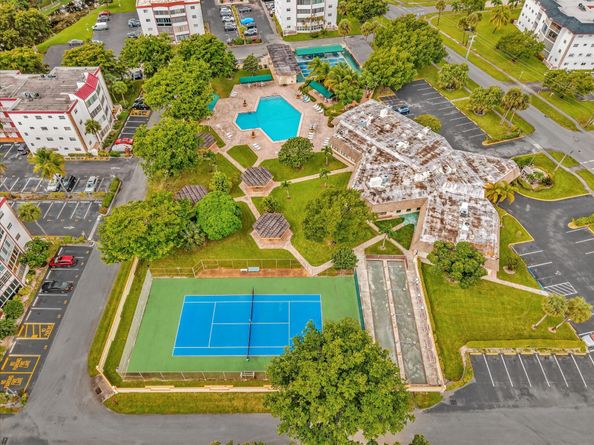 3990 NW 42nd Ave 308, Lauderdale Lakes FL 33319