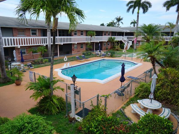 160 NE 8th Ave 25 B, Hallandale Beach FL 33009