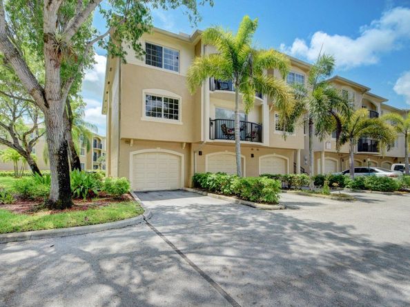 300 Crestwood Court N 307, Royal Palm Beach FL 33411