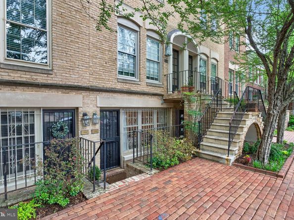 216 3rd Street NE 28, Washington DC 20002