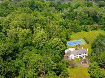 1558 River Road