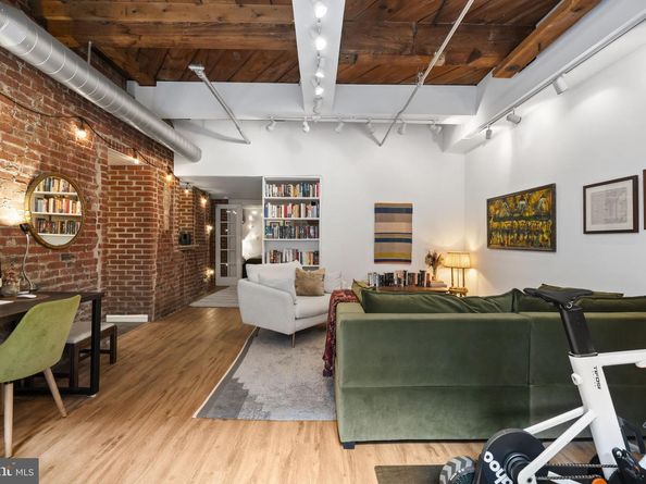 301 Race Street C002, Philadelphia PA 19106