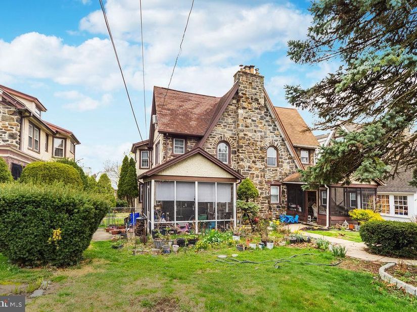 373 Upland Way, Drexel Hill PA 19026