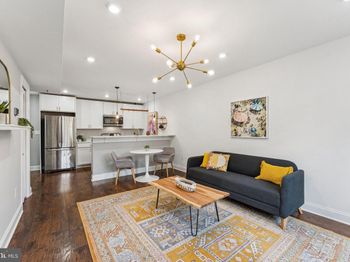 718 Jackson Street NE