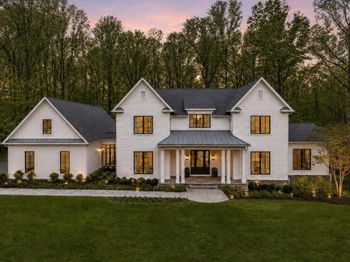 8512 Horseshoe Lane