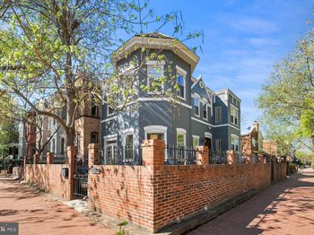 656 9TH Street NE