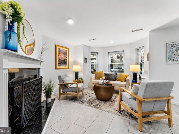 1124 25TH Street NW T4, Washington DC 20037