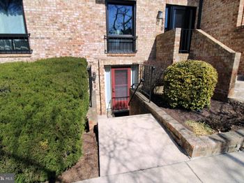 592 Brummel Court NW