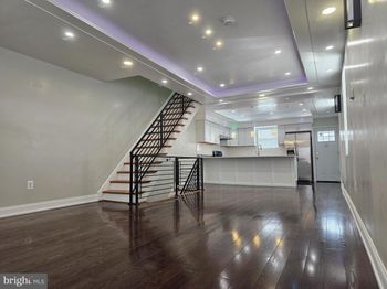 1555 S Hollywood Street