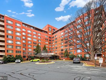 1121 Arlington Boulevard N