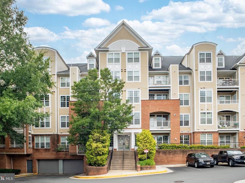 2720 Bellforest Court 401, Vienna VA 22180