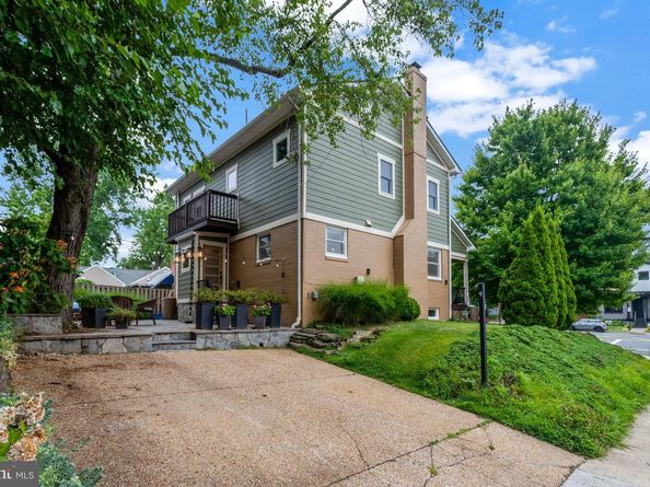 2000 N George Mason Drive, Arlington VA 22205