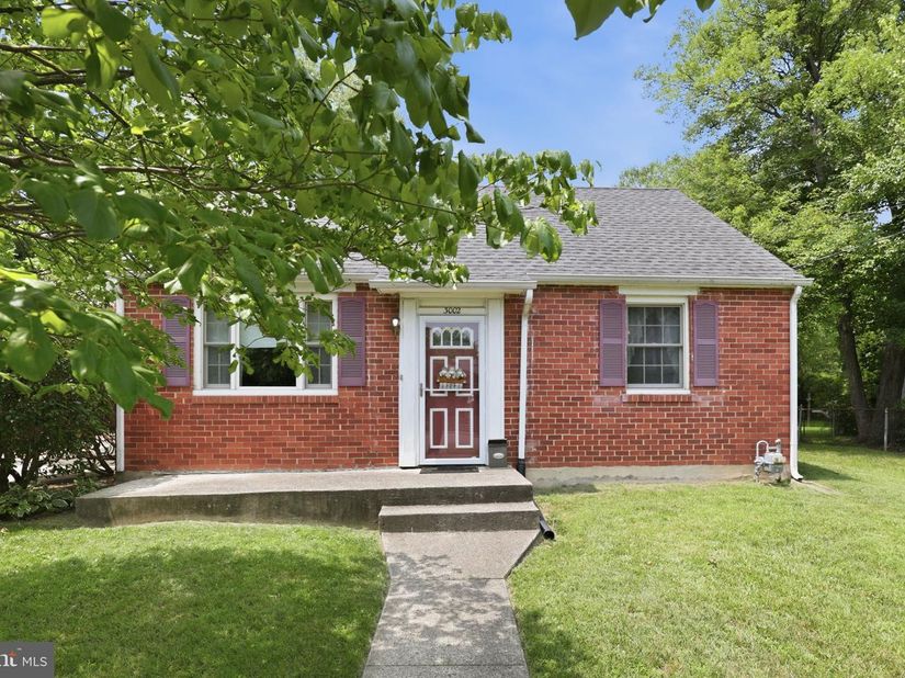 3002 Greenway Boulevard, Falls Church VA 22042