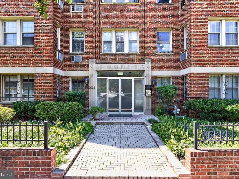 3028 Wisconsin Avenue NW 105, Washington DC 20016