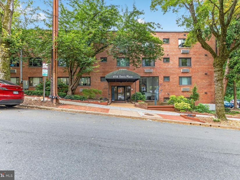 4114 NW Davis Place NW 118, Washington DC 20007
