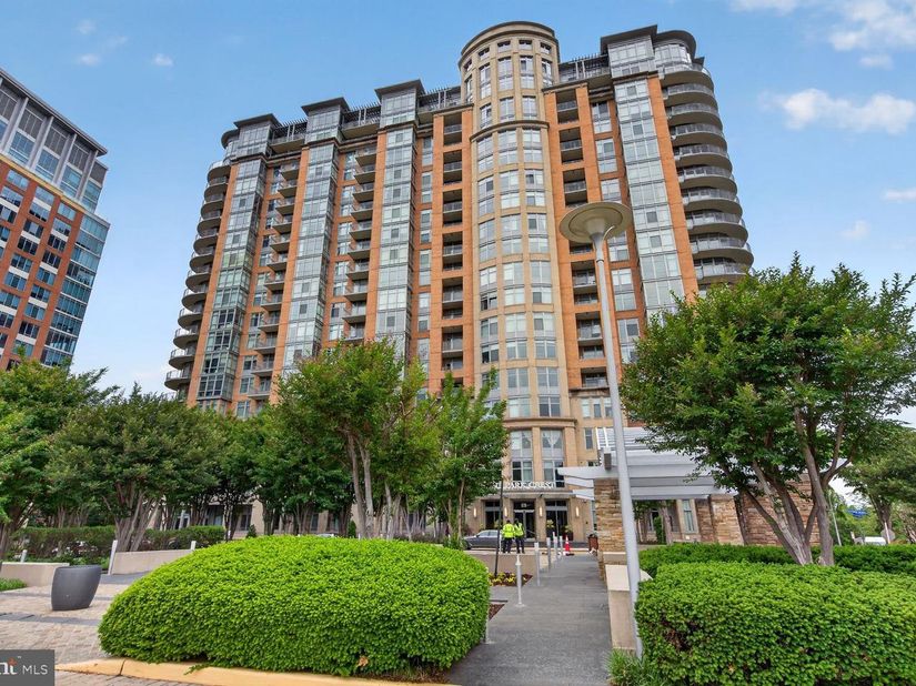 8220 Crestwood Heights Drive 719, Mclean VA 22102