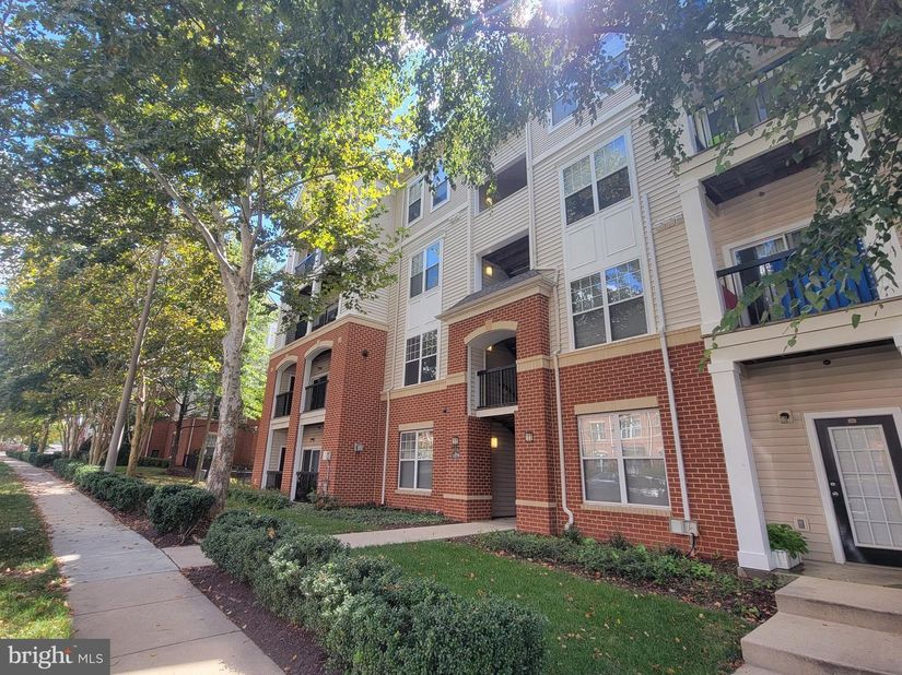 11379 Aristotle Drive 10207, Fairfax VA 22030