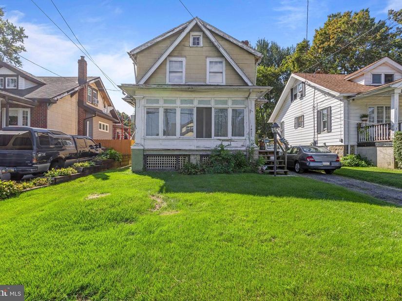 1427 Elmwood Avenue, Sharon Hill PA 19079