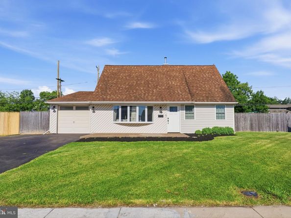 95 Cardinal Road, Levittown PA 19057