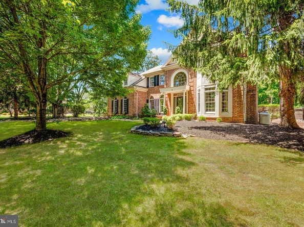 8 Golfview Drive, Warminster PA 18974