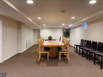 8381 Glen Road