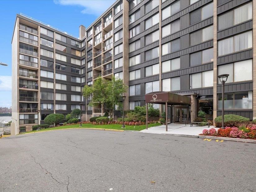 9060 Palisade Ave 403, North Bergen NJ 07047