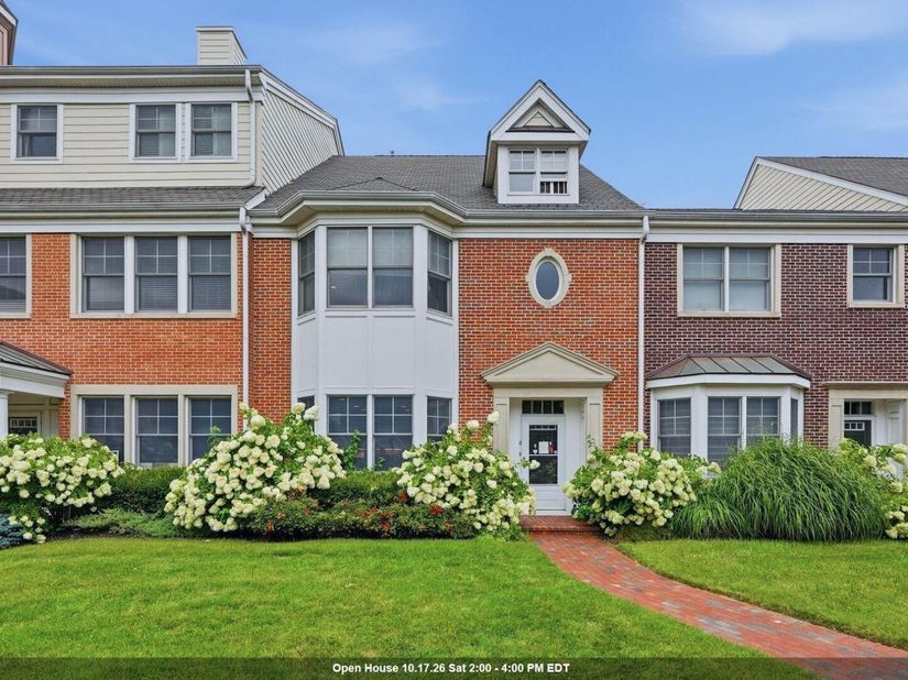 6 Intrepid Ct, Jersey City NJ 07305