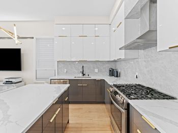 93 Pearsall Ave