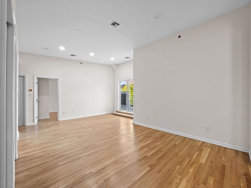 673 Bergen Ave 302, Jersey City NJ 07304