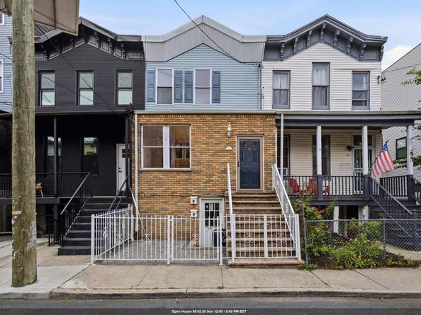 53 1/2 Jewett Ave, Jersey City NJ 07304