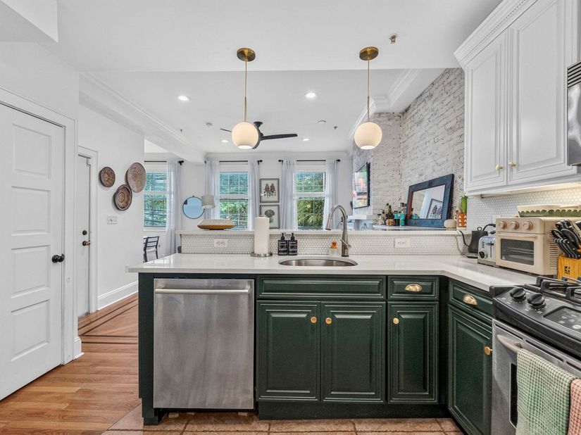 121 Bloomfield St 2, Hoboken NJ 07030