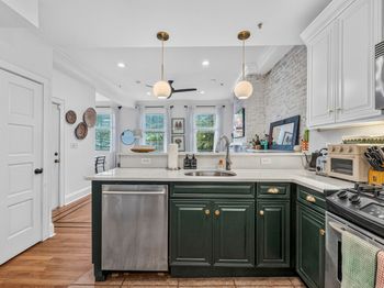 121 Bloomfield St