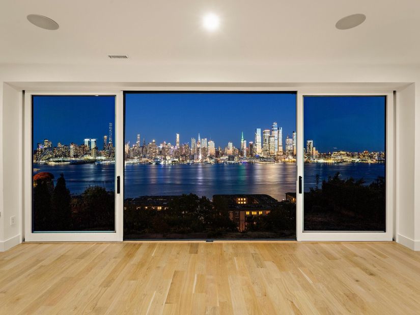 58 King Ave, Weehawken NJ 07086
