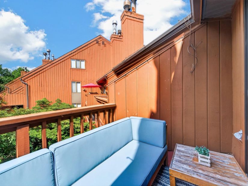 586 Sanderling Ct, Secaucus NJ 07094