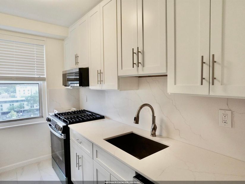 225 St Pauls Ave 8M, Jersey City NJ 07306