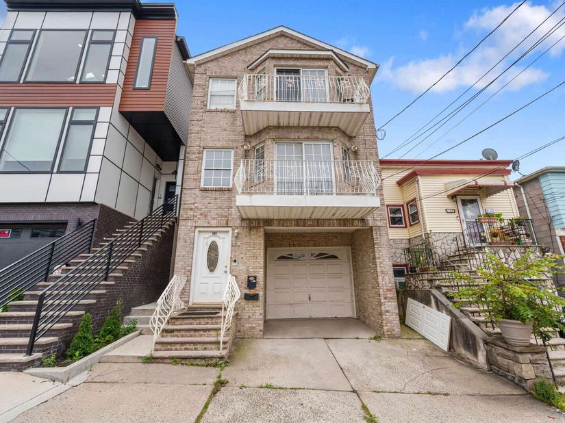 101 Hague St, Jersey City NJ 07307