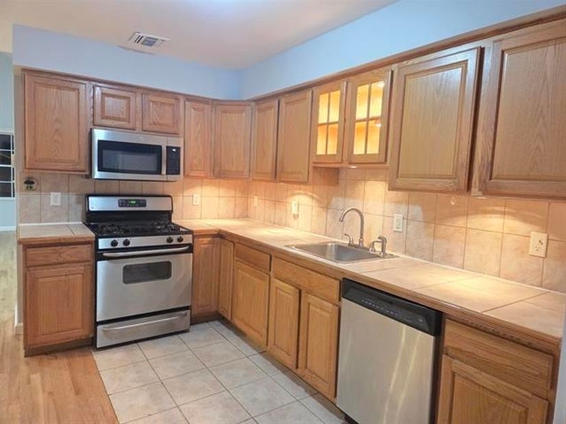 27 Jewett Ave, Jersey City NJ 07304