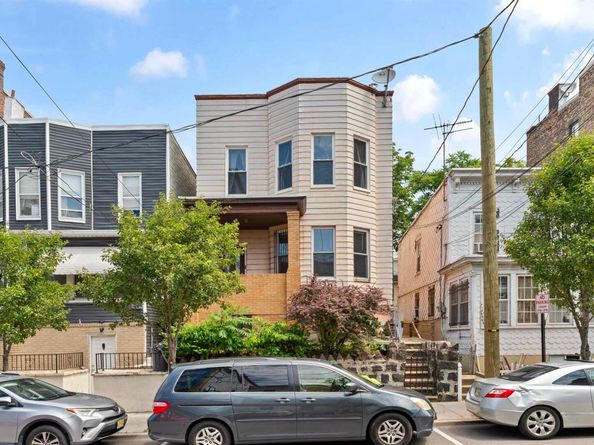 716 10th St, Union City NJ 07087
