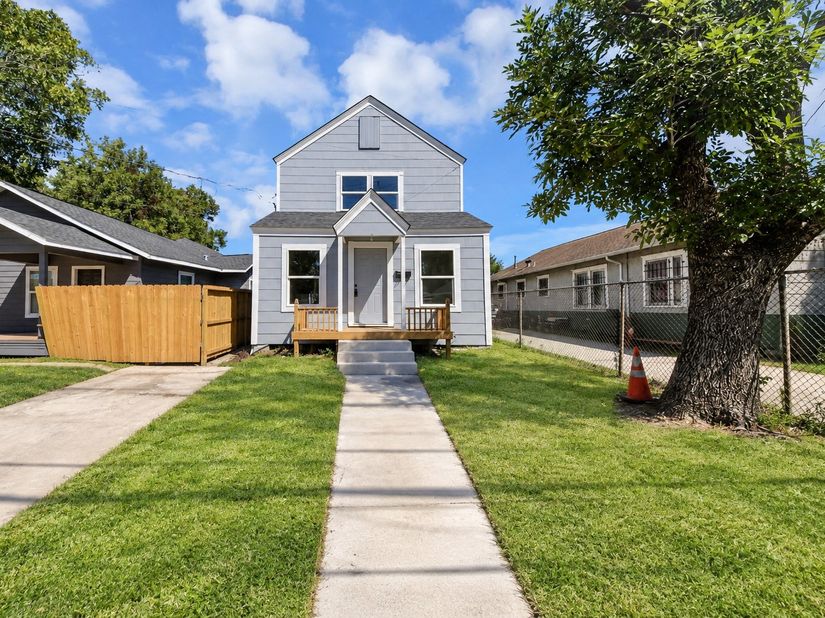 7025 Canal Street, Houston TX 77011