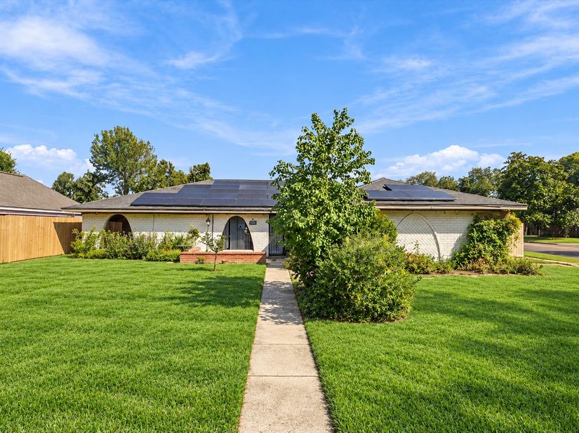 242 Ballantrae Lane, Houston TX 77015