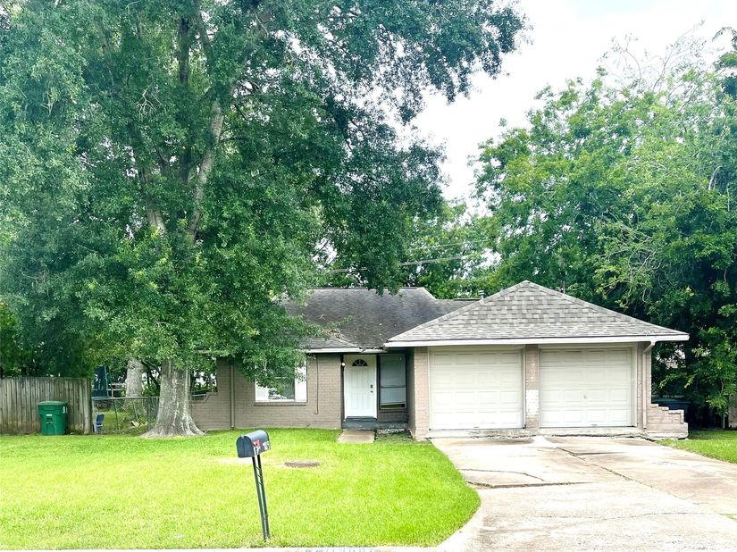 11906 Binghampton Drive, Houston TX 77089