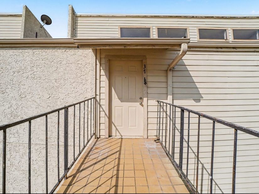 10075 Westpark Drive 37, Houston TX 77042