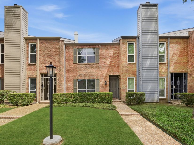 1011 Fountain View Drive, Houston TX 77057
