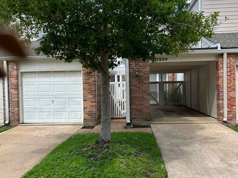 1220 Fountain View Drive 197, Houston TX 77057